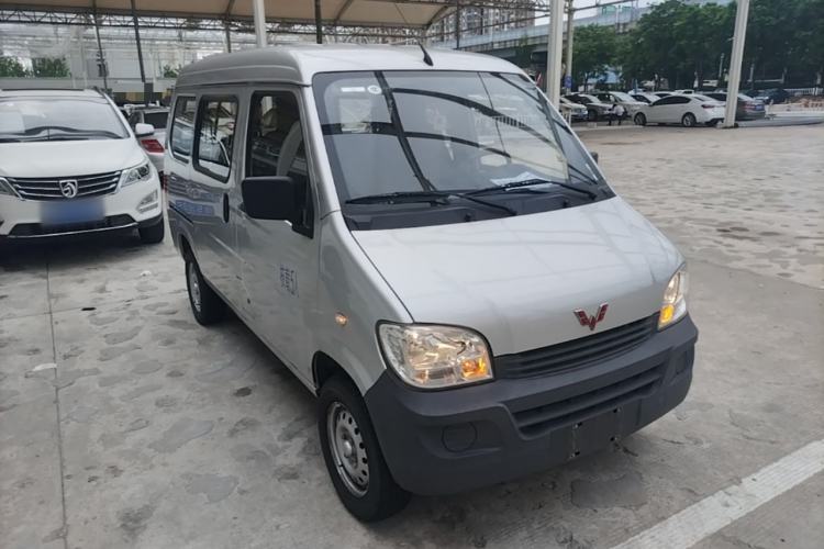 Used Wuling Zhiguang 2023 1.5L Practical Version 5/7 Seats Front Right 45 Deg