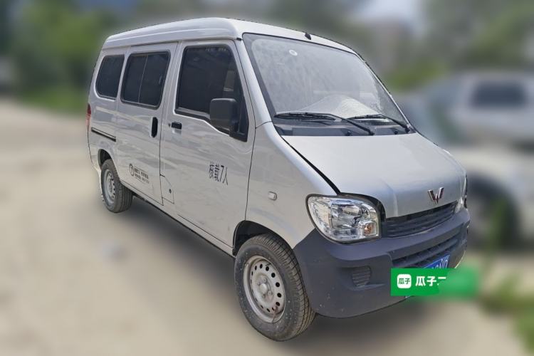 Used Wuling Zhiguang 2023 1.5L Practical Version 5/7 Seats Front Right 45 Deg