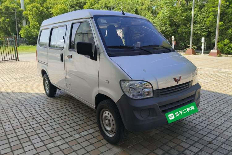 Used Wuling Zhiguang 2023 1.5L Practical Version 5/7 Seats Front Right 45 Deg