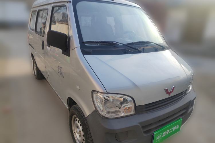 Used Wuling Zhiguang 2023 1.5L Practical Version 5/7 Seats Front Right 45 Deg