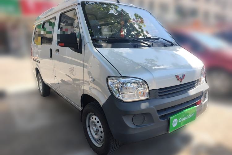 Used Wuling Zhiguang 2023 1.5L Practical Version 5/7 Seats Front Right 45 Deg