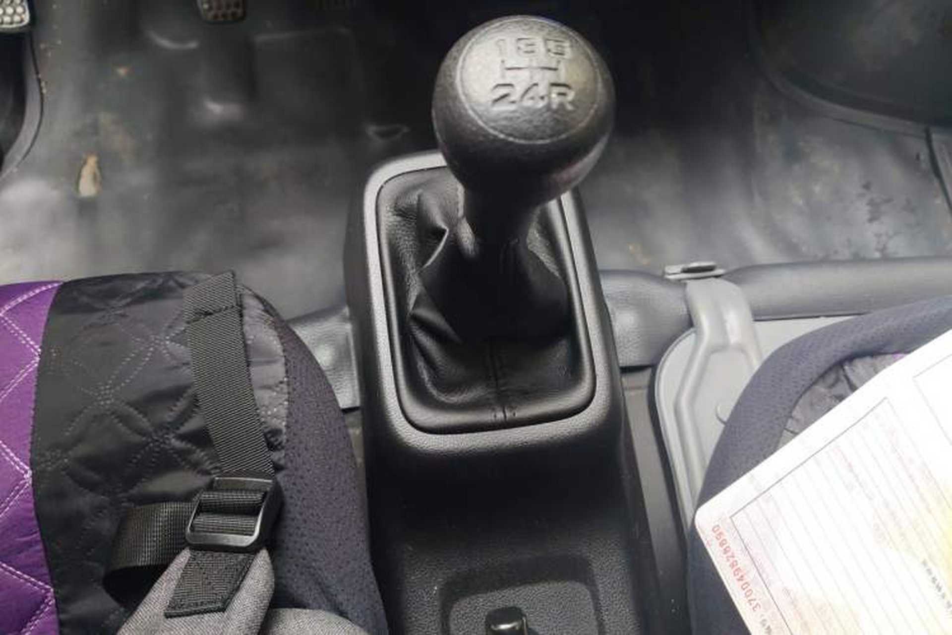 Used Wuling Zhiguang 2023 1.5L Utility Version with Enclosed Windows 2 Seats Gear Lever