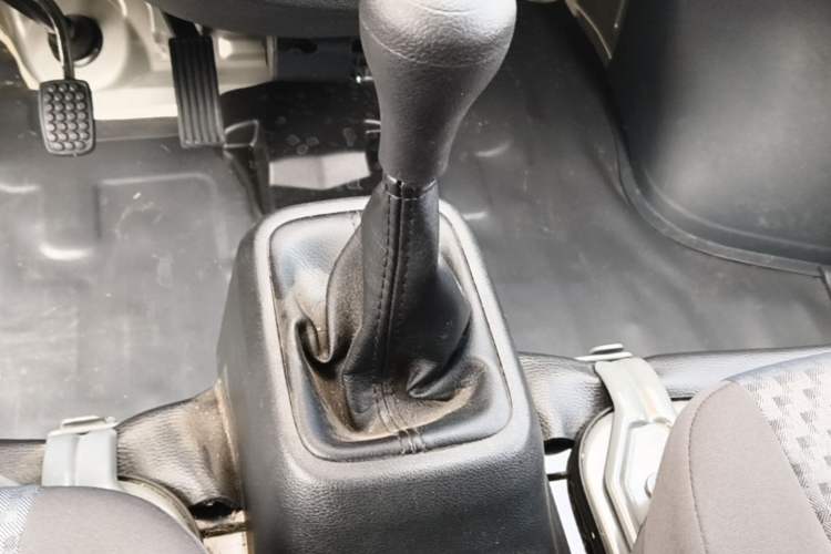 Used Wuling Zhiguang 2023 1.5L Practical Version 5/7 Seats Gear Lever