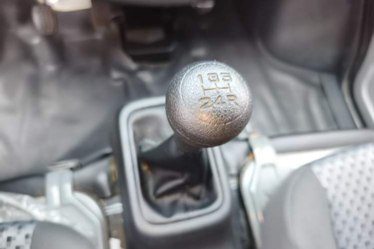 Used Wuling Zhiguang 2023 1.5L Practical Version 5/7 Seats Gear Lever
