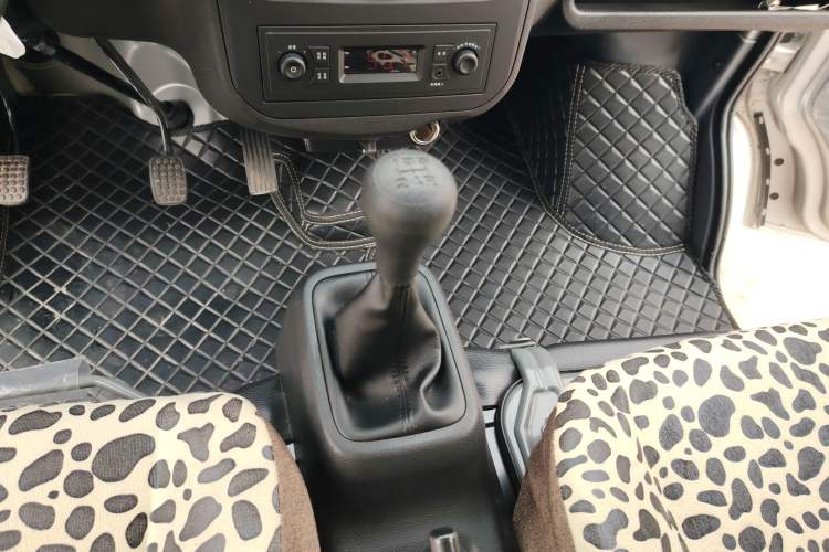 Used Wuling Zhiguang 2023 1.5L Practical Version 5/7 Seats Gear Lever
