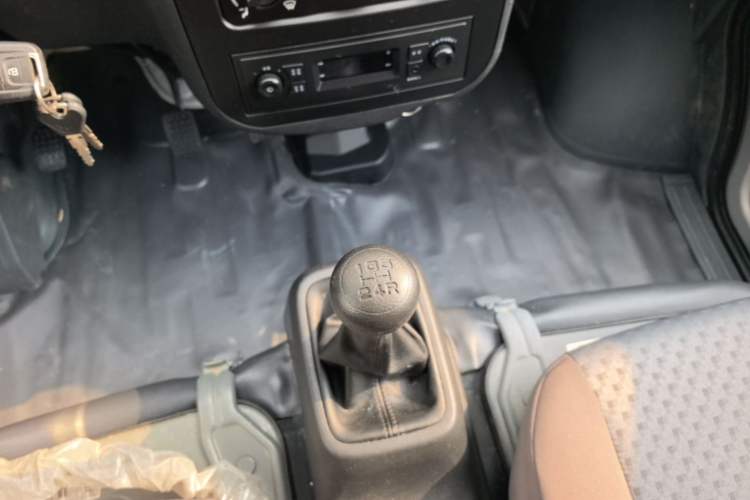 Used Wuling Zhiguang 2023 1.5L Practical Version 5/7 Seats Gear Lever