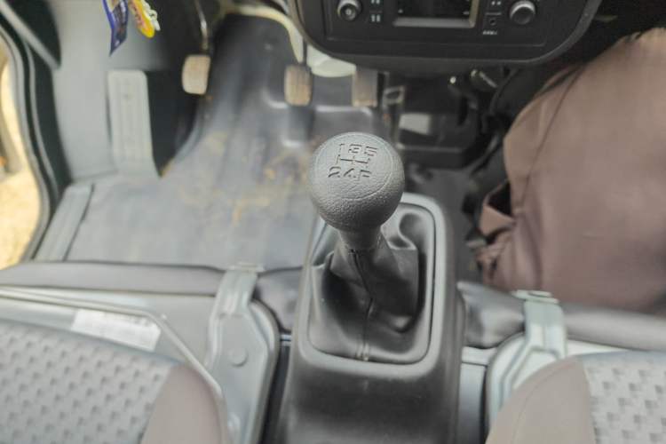 Used Wuling Zhiguang 2023 1.5L Practical Version 5/7 Seats Gear Lever