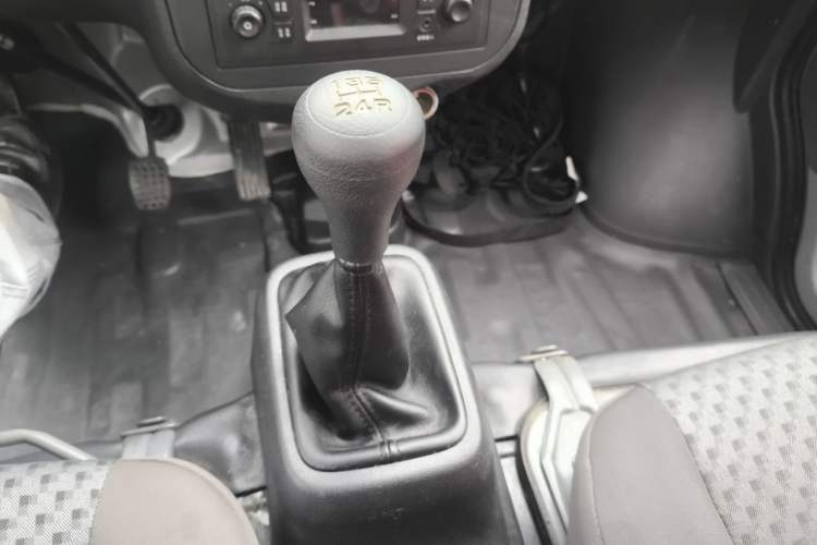 Used Wuling Zhiguang 2023 1.5L Practical Version 5/7 Seats Gear Lever