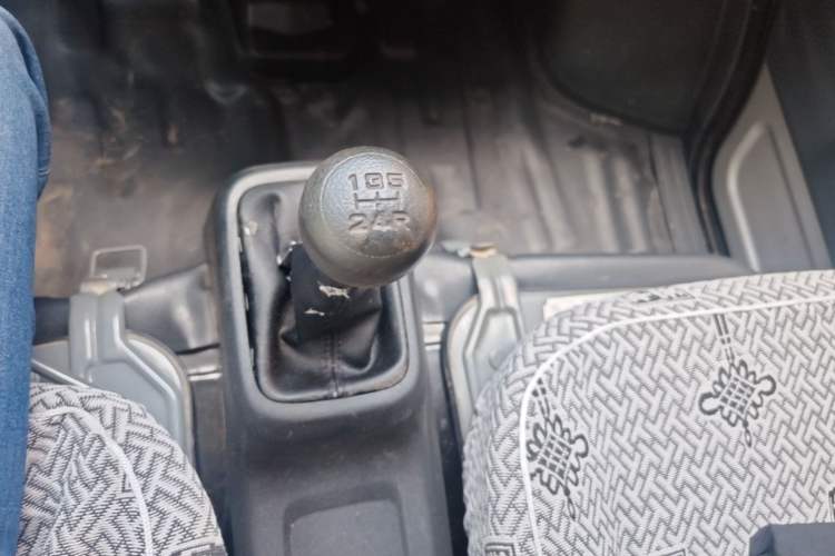 Used Wuling Zhiguang 2023 1.5L Practical Version 5/7 Seats Gear Lever