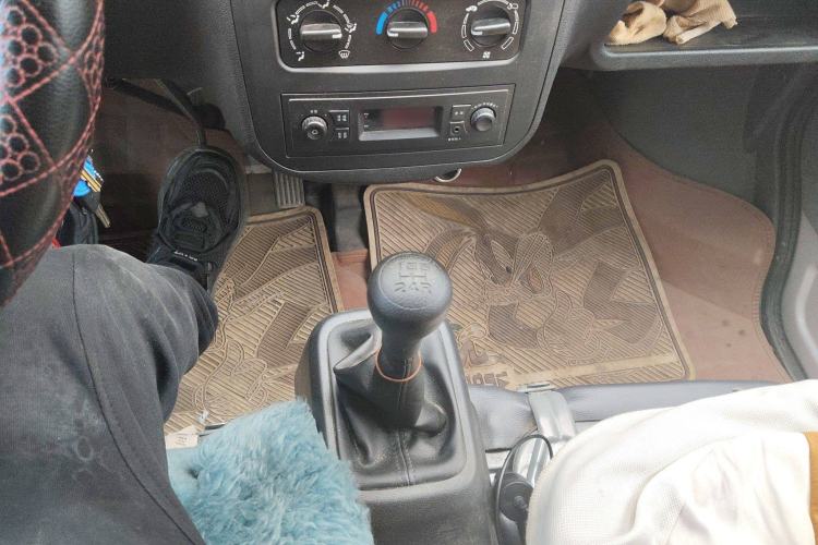 Used Wuling Zhiguang 2023 1.5L Practical Version 5/7 Seats Gear Lever