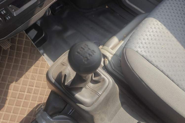 Used Wuling Zhiguang 2023 1.5L Practical Version 5/7 Seats Gear Lever