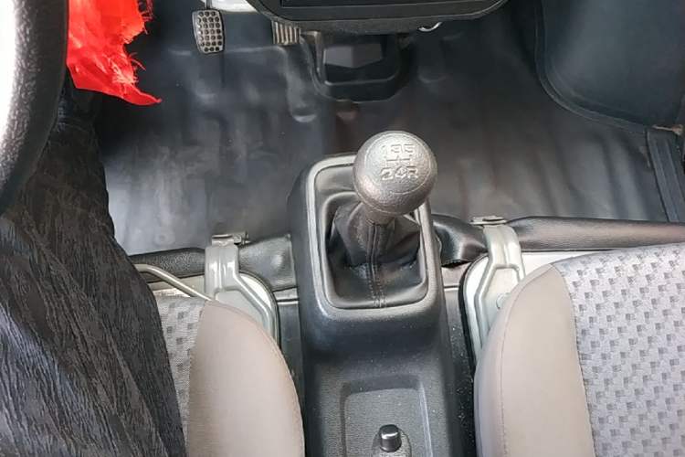 Used Wuling Zhiguang 2023 1.5L Practical Version 5/7 Seats Gear Lever