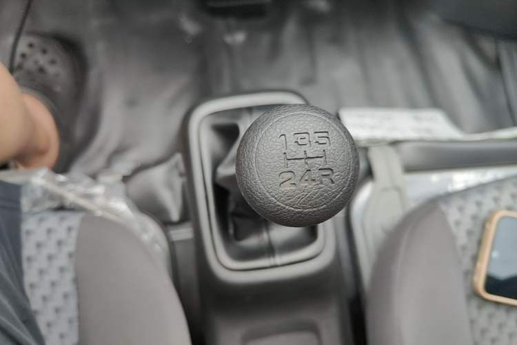 Used Wuling Zhiguang 2023 1.5L Practical Version 5/7 Seats Gear Lever