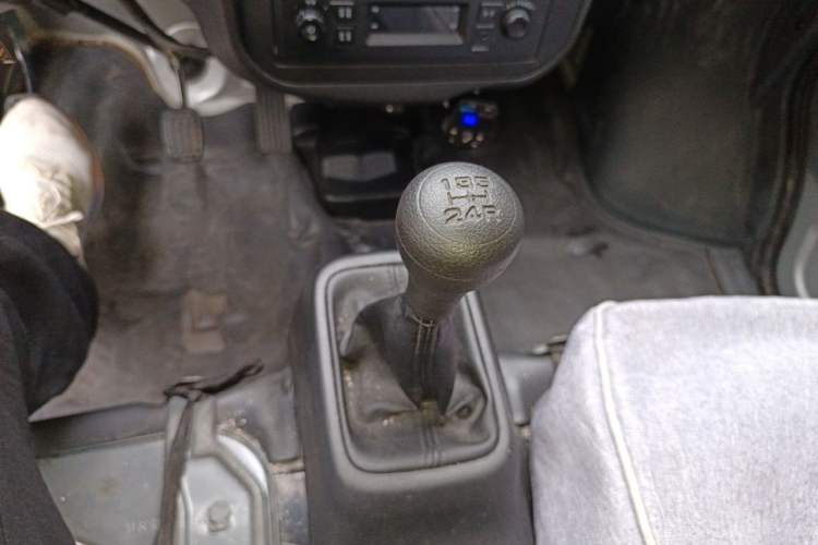 Used Wuling Zhiguang 2023 1.5L Practical Version 5/7 Seats Gear Lever