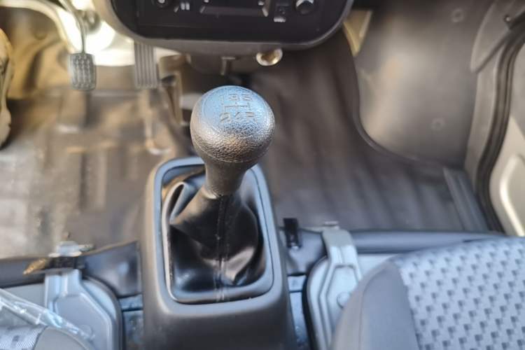 Used Wuling Zhiguang 2023 1.5L Practical Version 5/7 Seats Gear Lever