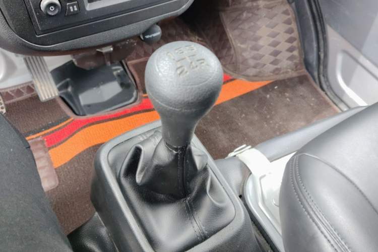 Used Wuling Zhiguang 2023 1.5L Practical Version 5/7 Seats Gear Lever