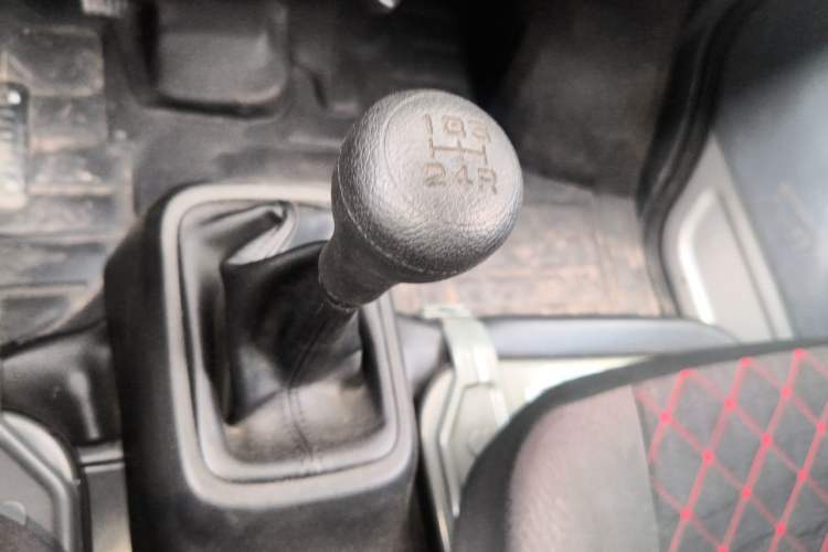 Used Wuling Zhiguang 2023 1.5L Practical Version 5/7 Seats Gear Lever