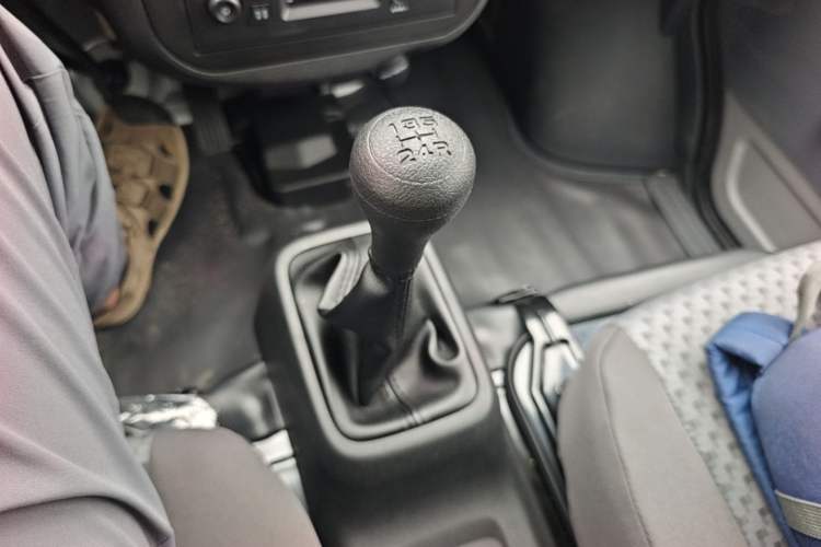 Used Wuling Zhiguang 2023 1.5L Practical Version 5/7 Seats Gear Lever