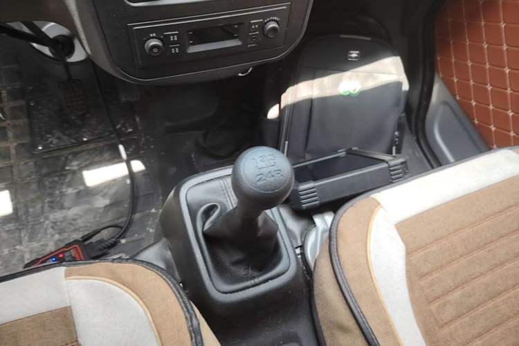 Used Wuling Zhiguang 2023 1.5L Practical Version 5/7 Seats Gear Lever