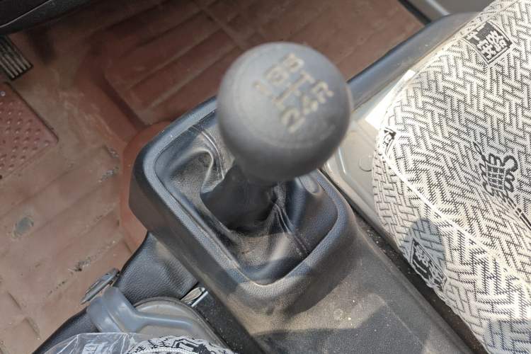 Used Wuling Zhiguang 2023 1.5L Practical Version 5/7 Seats Gear Lever