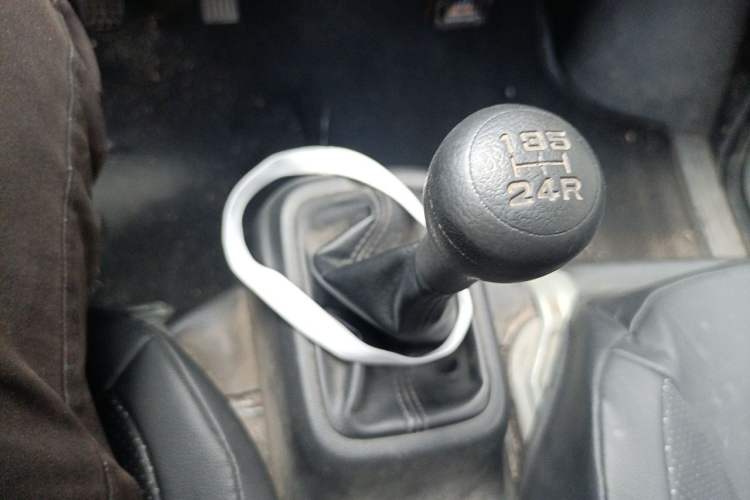 Used Wuling Zhiguang 2023 1.5L Practical Version 5/7 Seats Gear Lever