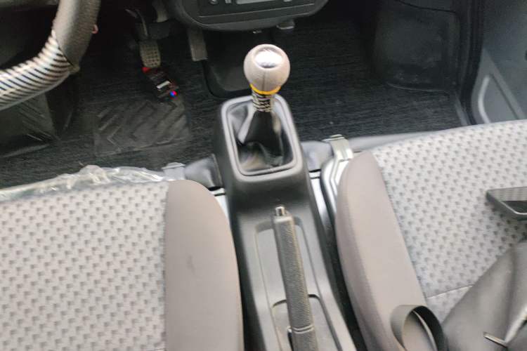 Used Wuling Zhiguang 2023 1.5L Practical Version 5/7 Seats Gear Lever