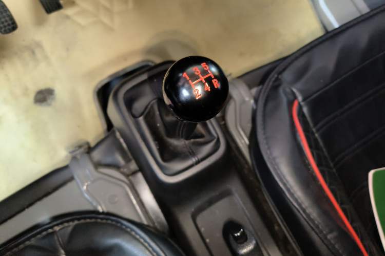 Used Wuling Zhiguang 2023 1.5L Practical Version 5/7 Seats Gear Lever