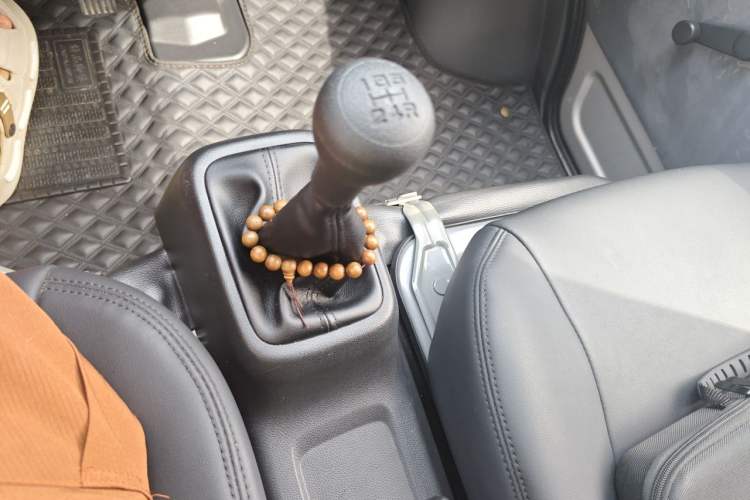Used Wuling Zhiguang 2023 1.5L Practical Version 5/7 Seats Gear Lever