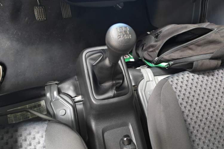 Used Wuling Zhiguang 2023 1.5L Practical Version 5/7 Seats Gear Lever