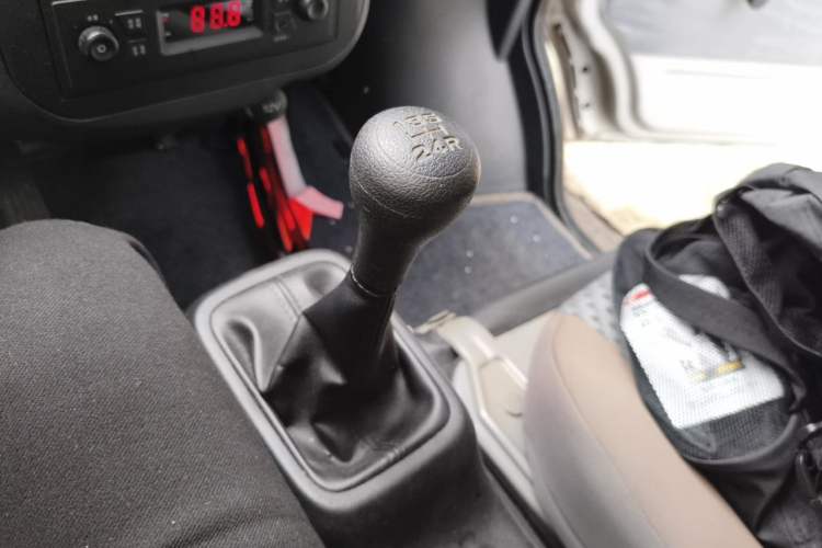 Used Wuling Zhiguang 2023 1.5L Practical Version 5/7 Seats Gear Lever