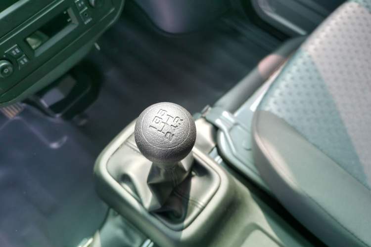 Used Wuling Zhiguang 2023 1.5L Practical Version 5/7 Seats Gear Lever