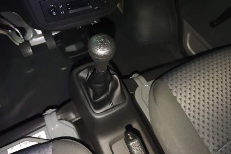 Used Wuling Zhiguang 2023 1.5L Practical Version 5/7 Seats Gear Lever