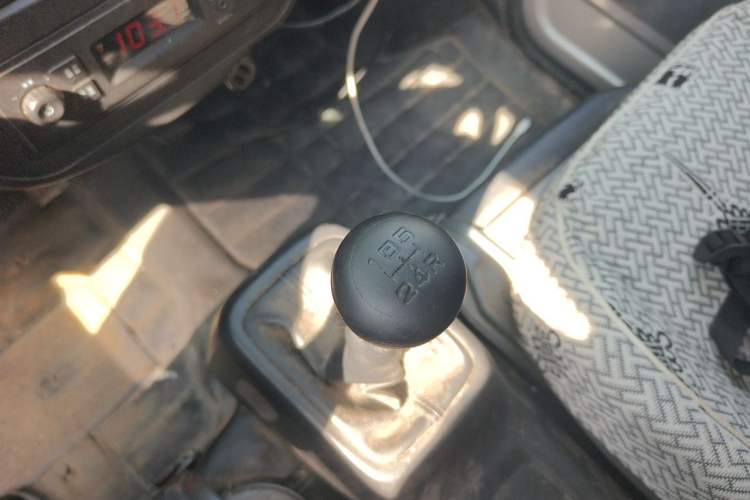 Used Wuling Zhiguang 2023 1.5L Practical Version 5/7 Seats Gear Lever