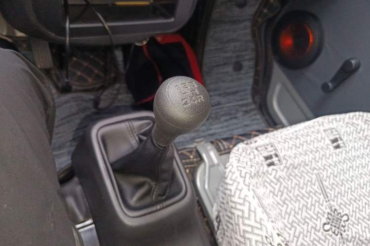Used Wuling Zhiguang 2023 1.5L Practical Version 5/7 Seats Gear Lever