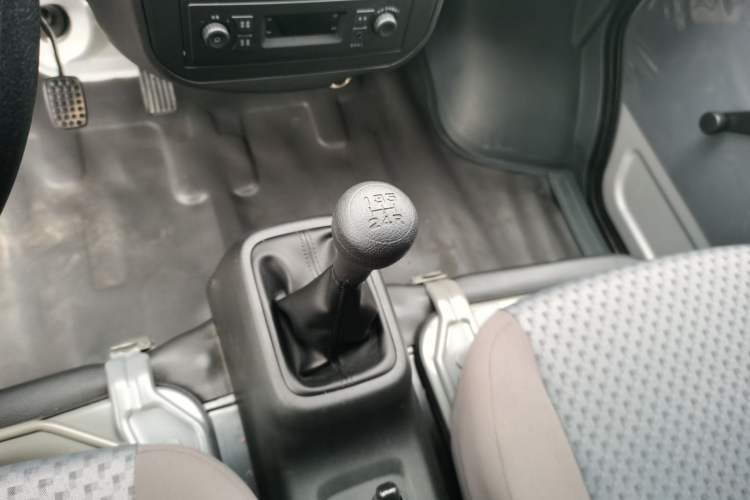 Used Wuling Zhiguang 2023 1.5L Utility Version with Enclosed Windows 2 Seats Gear Lever