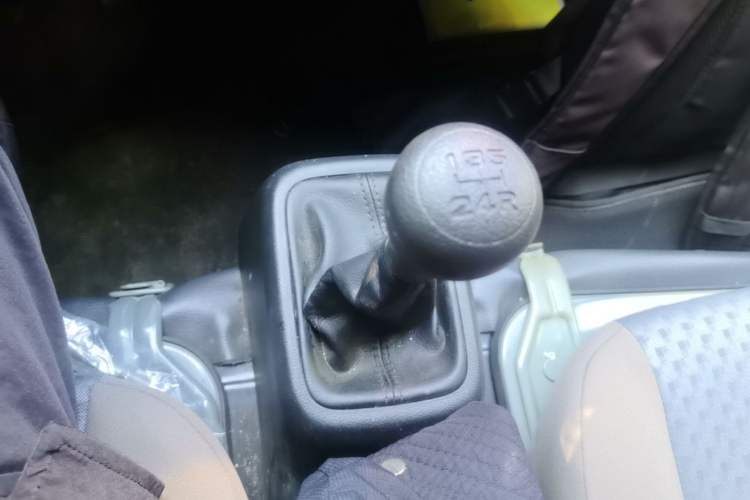Used Wuling Zhiguang 2023 1.5L Practical Version 5/7 Seats Gear Lever