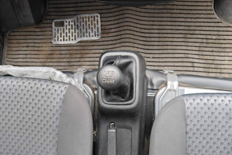 Used Wuling Zhiguang 2023 1.5L Utility Version with Enclosed Windows 2 Seats Gear Lever