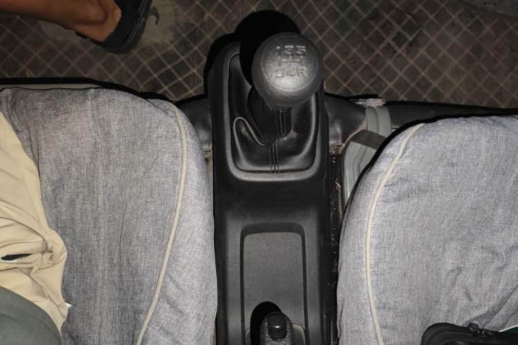 Used Wuling Zhiguang 2023 1.5L Practical Version 5/7 Seats Gear Lever