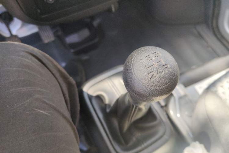 Used Wuling Zhiguang 2023 1.5L Practical Version 5/7 Seats Gear Lever