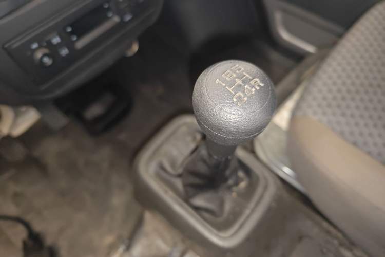 Used Wuling Zhiguang 2023 1.5L Practical Version 5/7 Seats Gear Lever