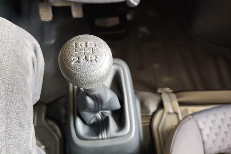 Used Wuling Zhiguang 2023 1.5L Practical Version 5/7 Seats Gear Lever