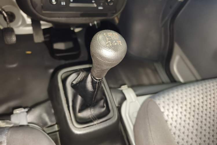 Used Wuling Zhiguang 2023 1.5L Practical Version 5/7 Seats Gear Lever