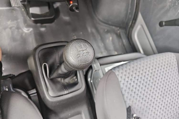 Used Wuling Zhiguang 2023 1.5L Practical Version 5/7 Seats Gear Lever