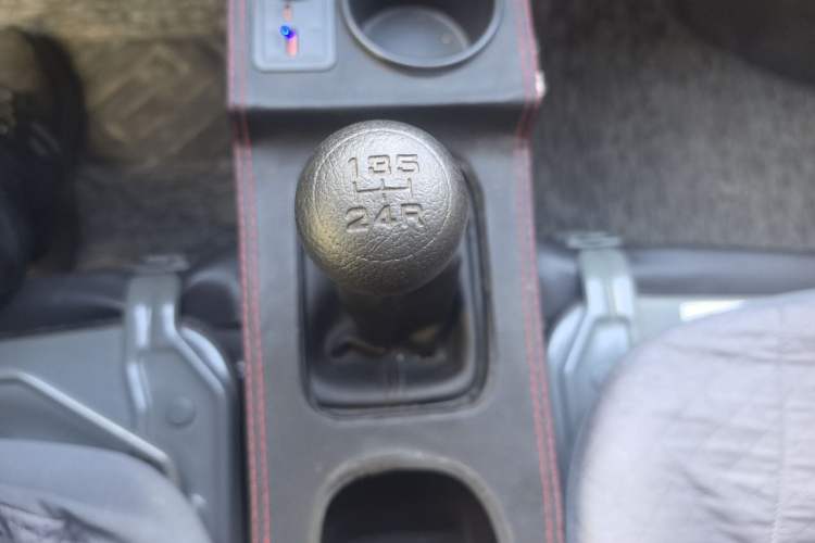 Used Wuling Zhiguang 2023 1.5L Practical Version 5/7 Seats Gear Lever