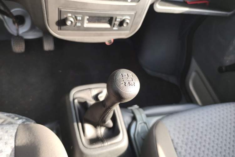 Used Wuling Zhiguang 2023 1.5L Practical Version 5/7 Seats Gear Lever