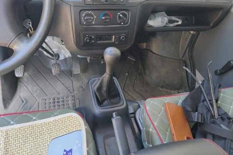Used Wuling Zhiguang 2023 1.5L Practical Version 5/7 Seats Gear Lever
