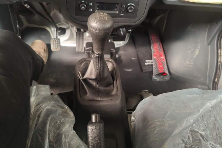 Used Wuling Zhiguang 2023 1.5L Practical Version 5/7 Seats Gear Lever