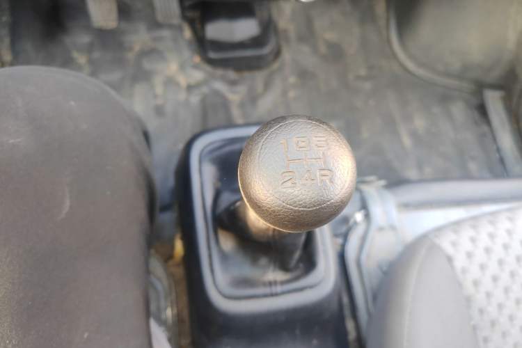 Used Wuling Zhiguang 2023 1.5L Practical Version 5/7 Seats Gear Lever