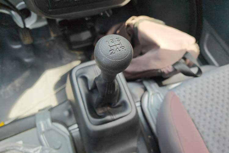Used Wuling Zhiguang 2023 1.5L Practical Version 5/7 Seats Gear Lever
