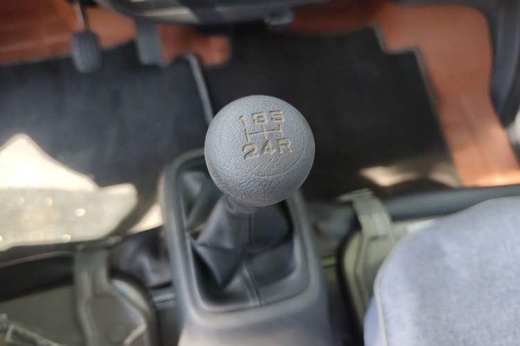 Used Wuling Zhiguang 2023 1.5L Practical Version 5/7 Seats Gear Lever
